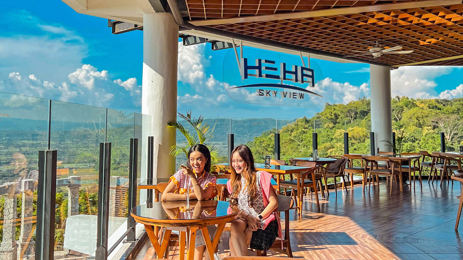 Area resto utama Heha Skyview