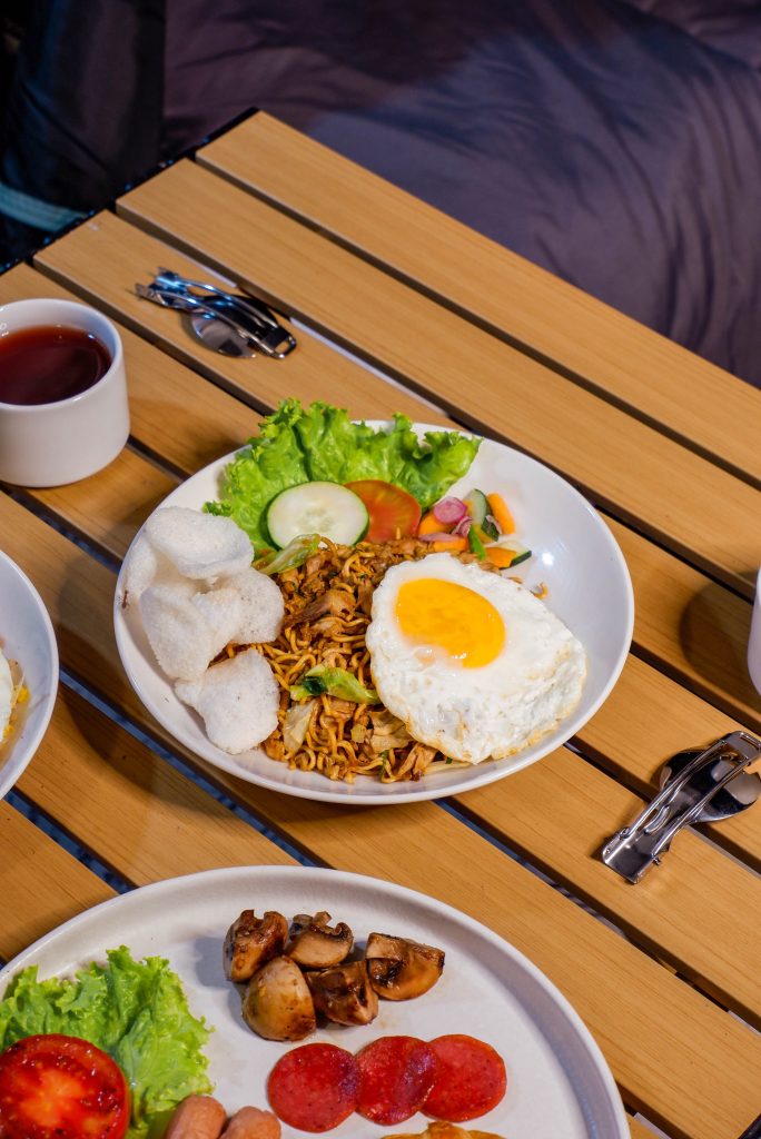 Fasilitas Sarapan di sky Camp by HeHa Sky View | Camping bintang 5 di Jogja