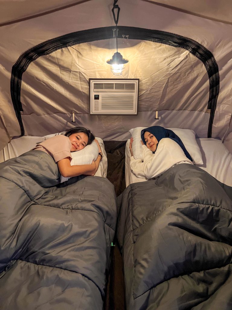 Fasilitas Kasur, Selimut dan perlengkapan tidur lainnya di sky Camp by HeHa Sky View | Camping bintang 5 di Jogja